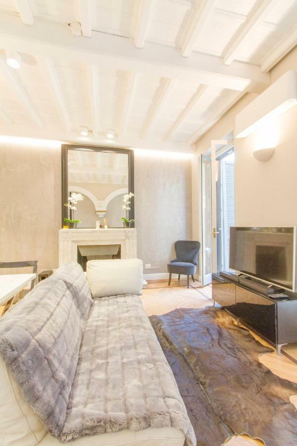 מילאנו Elegante E Completamente Arredato Apt In Duomo מראה חיצוני תמונה