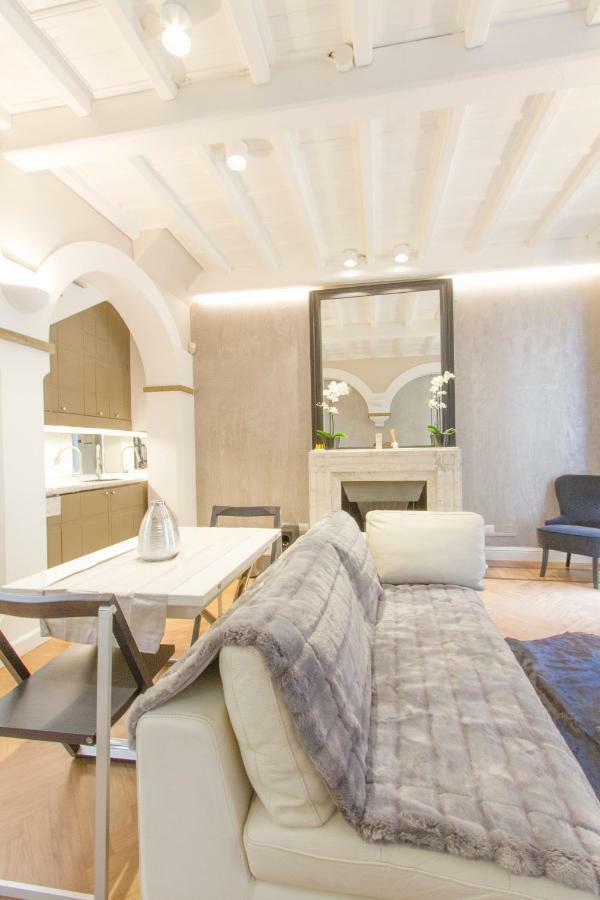 מילאנו Elegante E Completamente Arredato Apt In Duomo מראה חיצוני תמונה